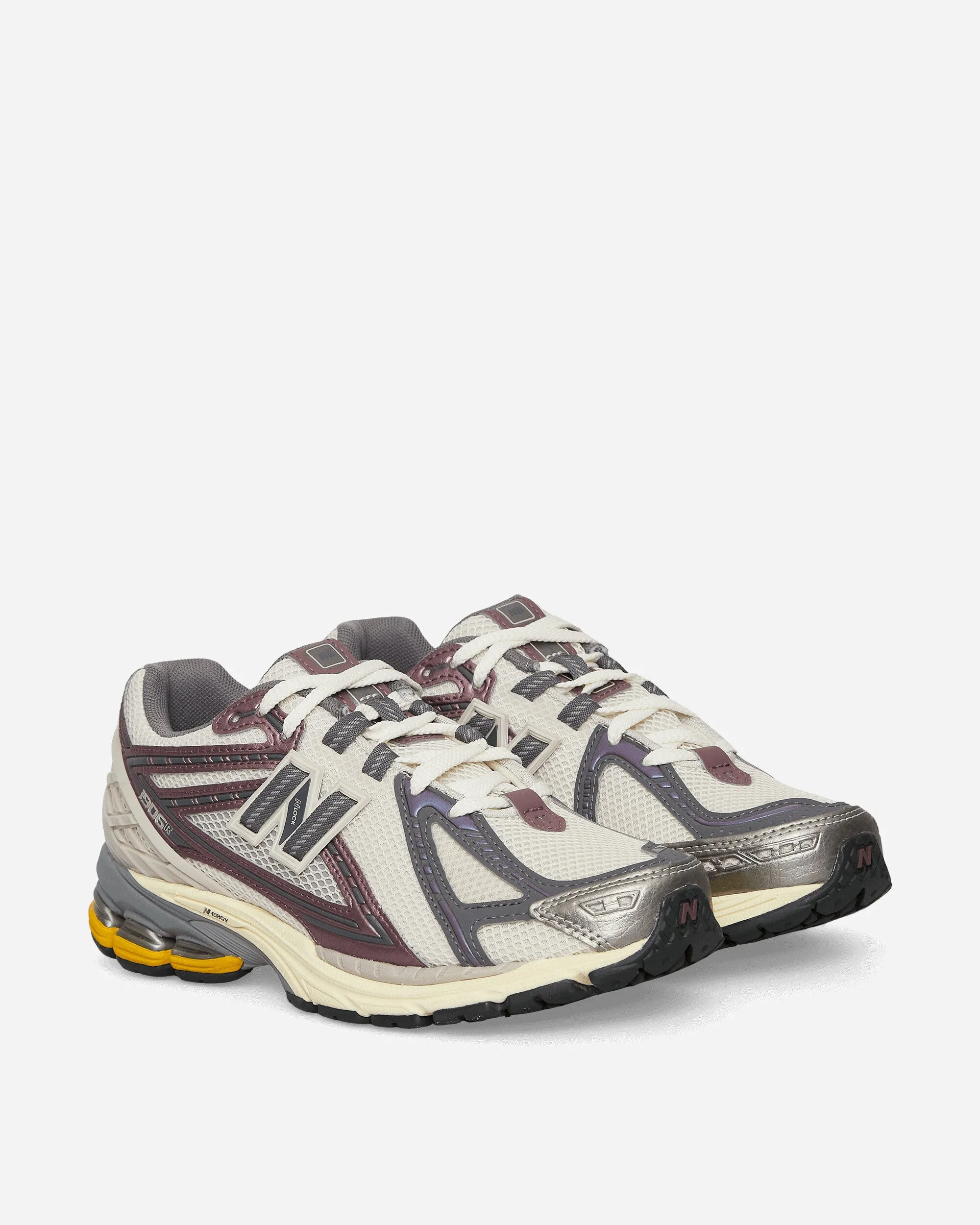 1906R Sneakers Réglisse / Clair de lune / Roche du château