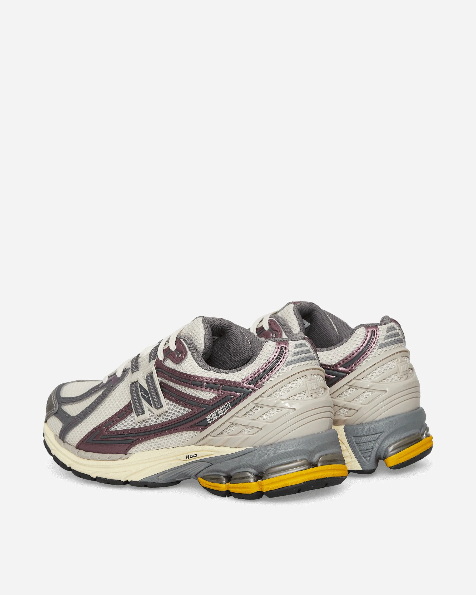 1906R Sneakers Réglisse / Clair de lune / Roche du château