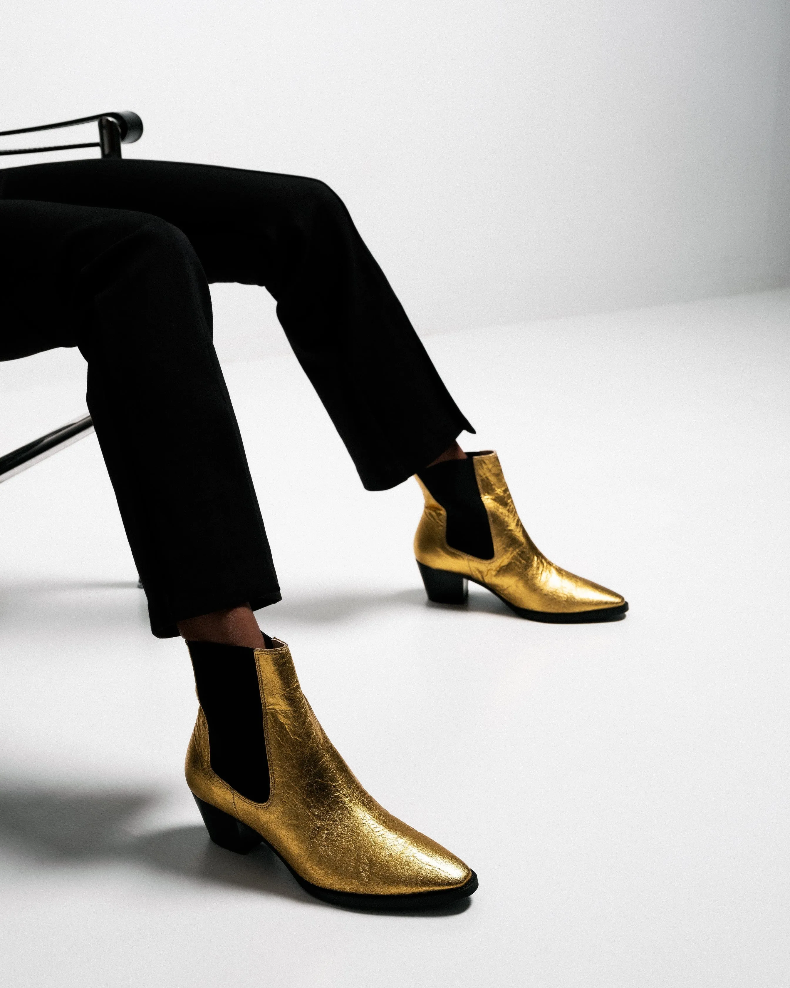 Vendredi 15h, c'est génial ! Bottines vegan en Piñatex | Or métallisé
