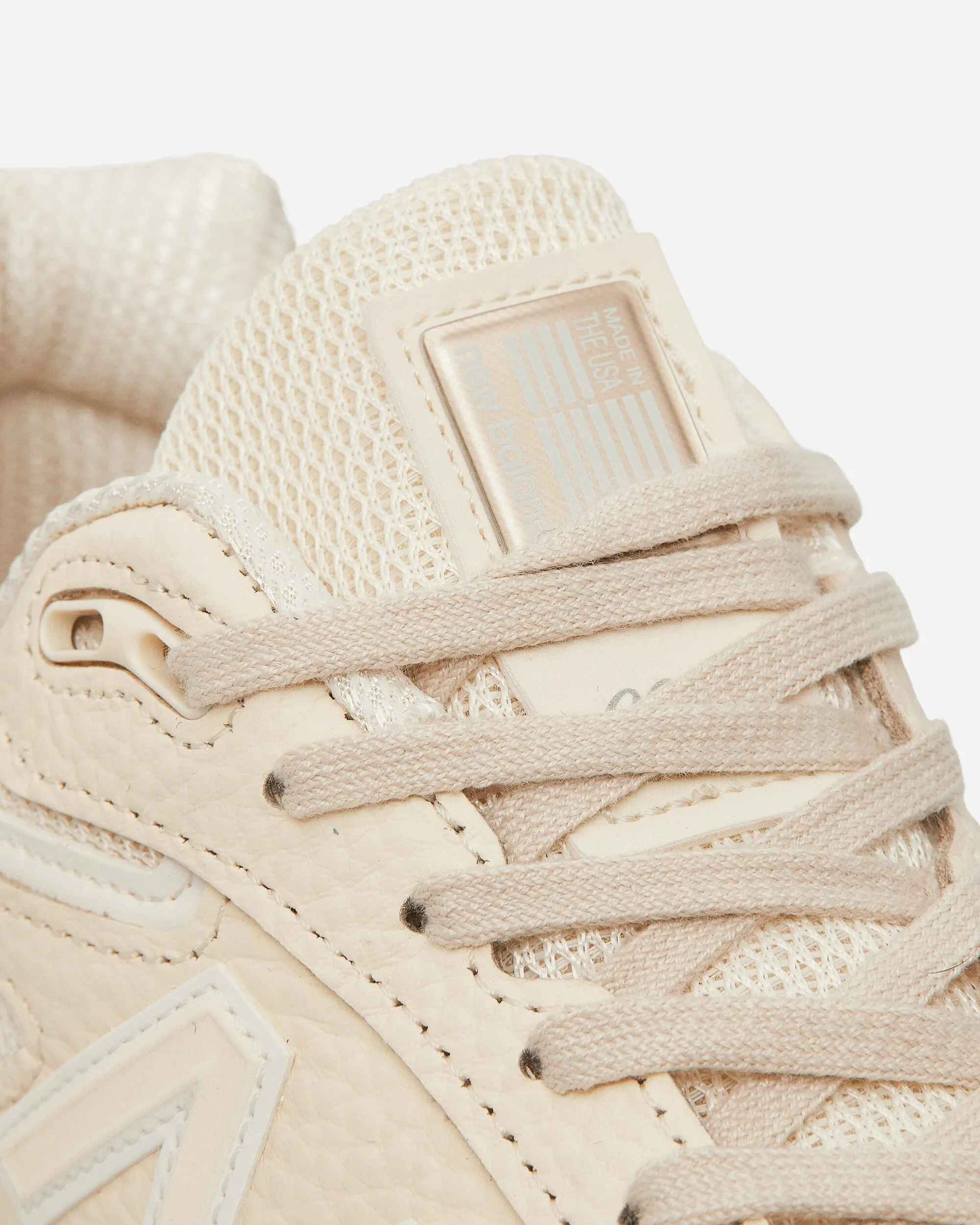 Baskets 990v4 Noix de Macadamia / Morille
