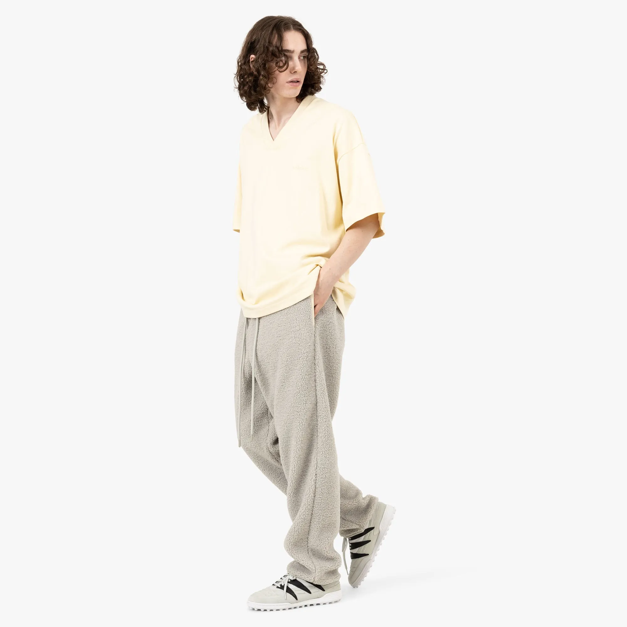 adidas X Fear Of God Athletics T-shirt à col en V Pâle / Jaune