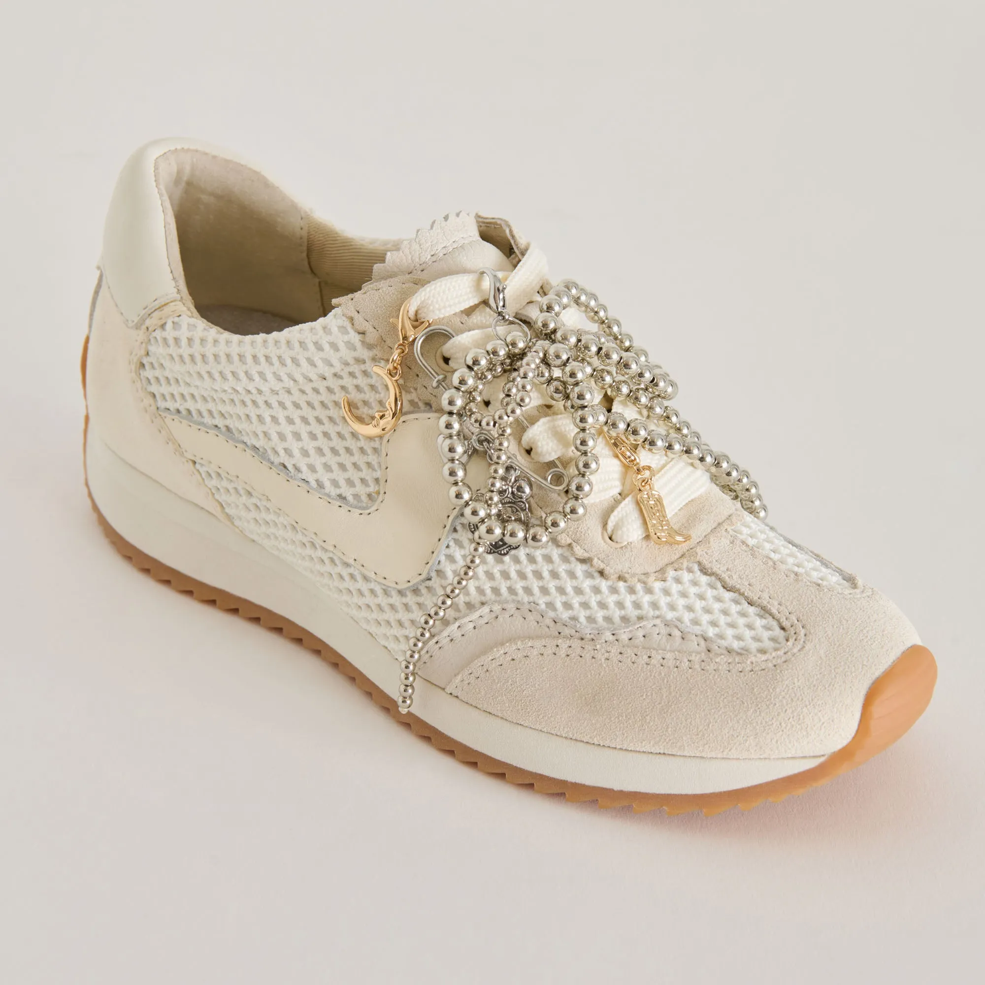 B.NTCD SNEAKERS BLANC RÉSEAU   CHARM PIN LOT