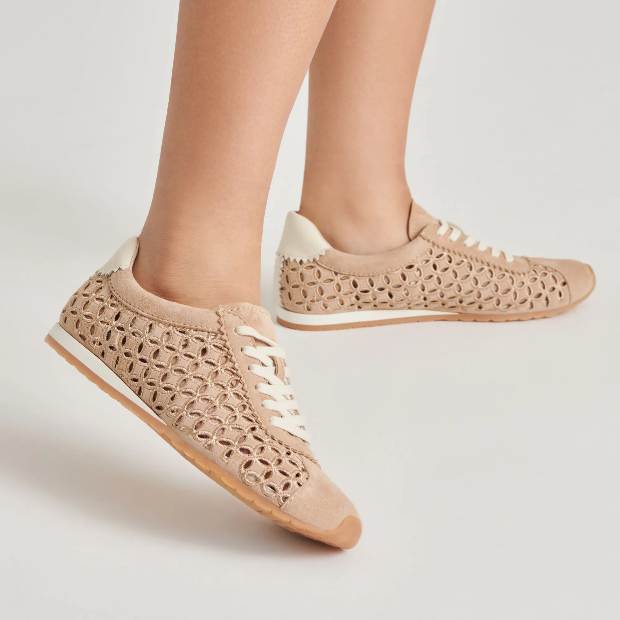 DANIE EYELET SNEAKERS PERF Daim Camel