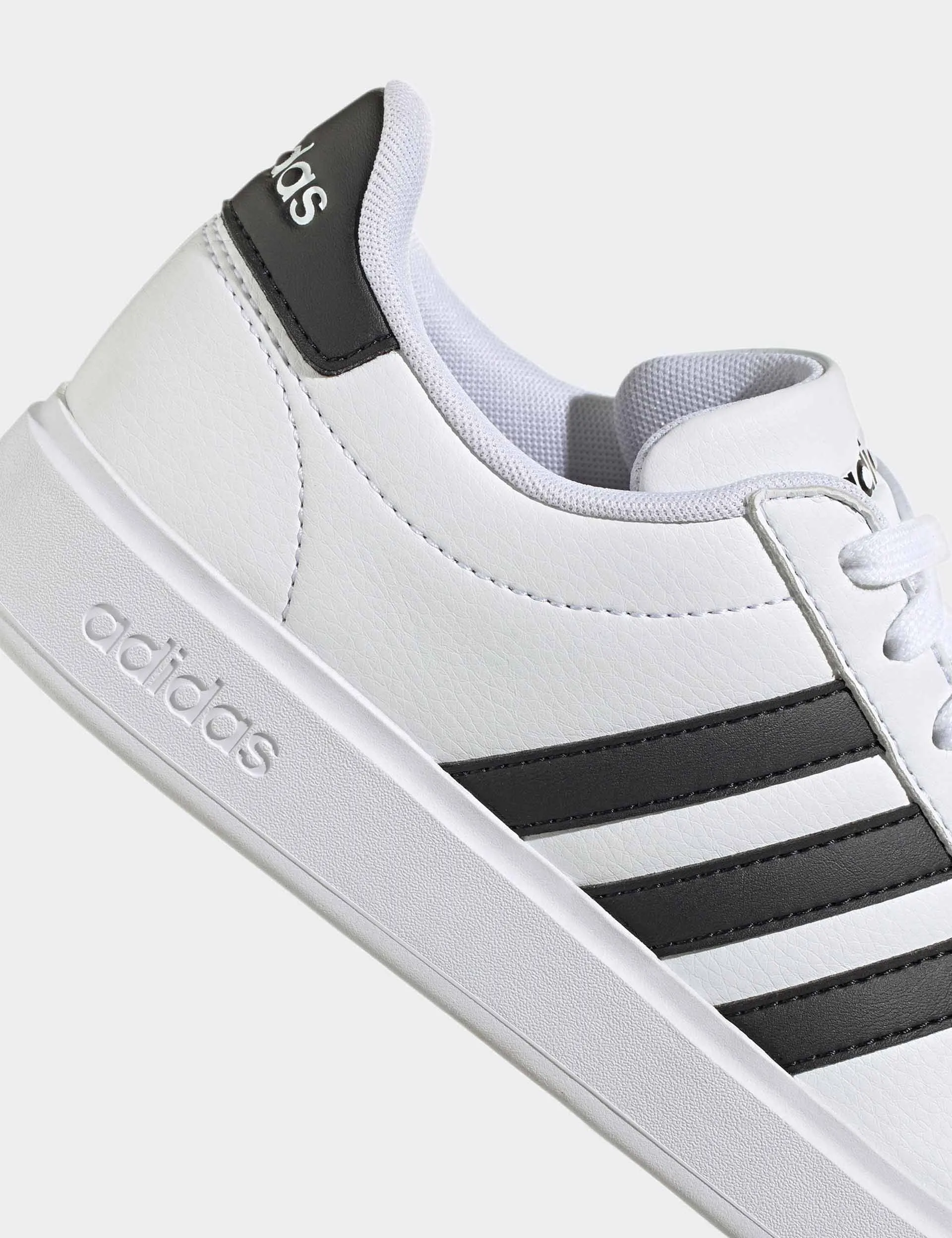 Grand Court Cloudfoam Chaussures de Style de Vie Confortables pour la Cour - Blanc Nuage/Noir de Base