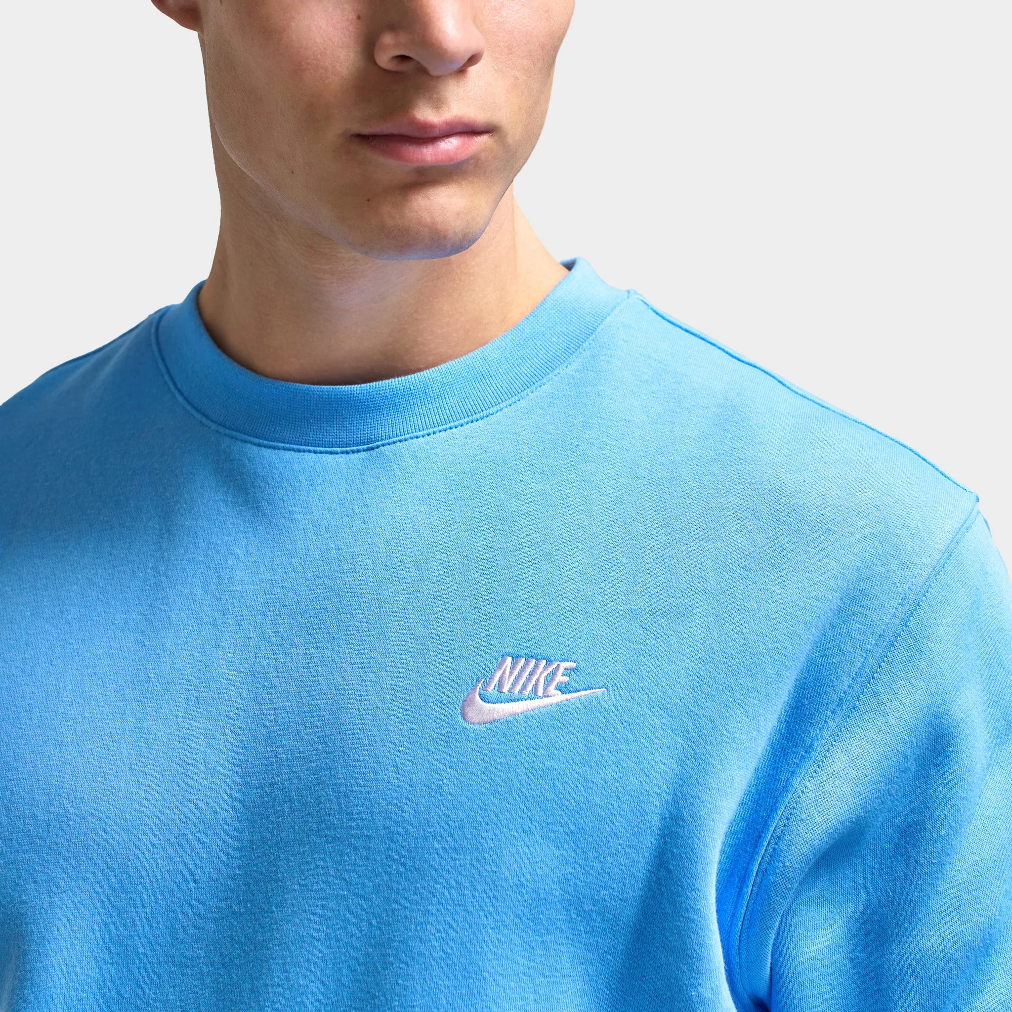 Nike Sportswear Club pour Hommes - Col Ras du Cou Bleu Universitaire / Blanc