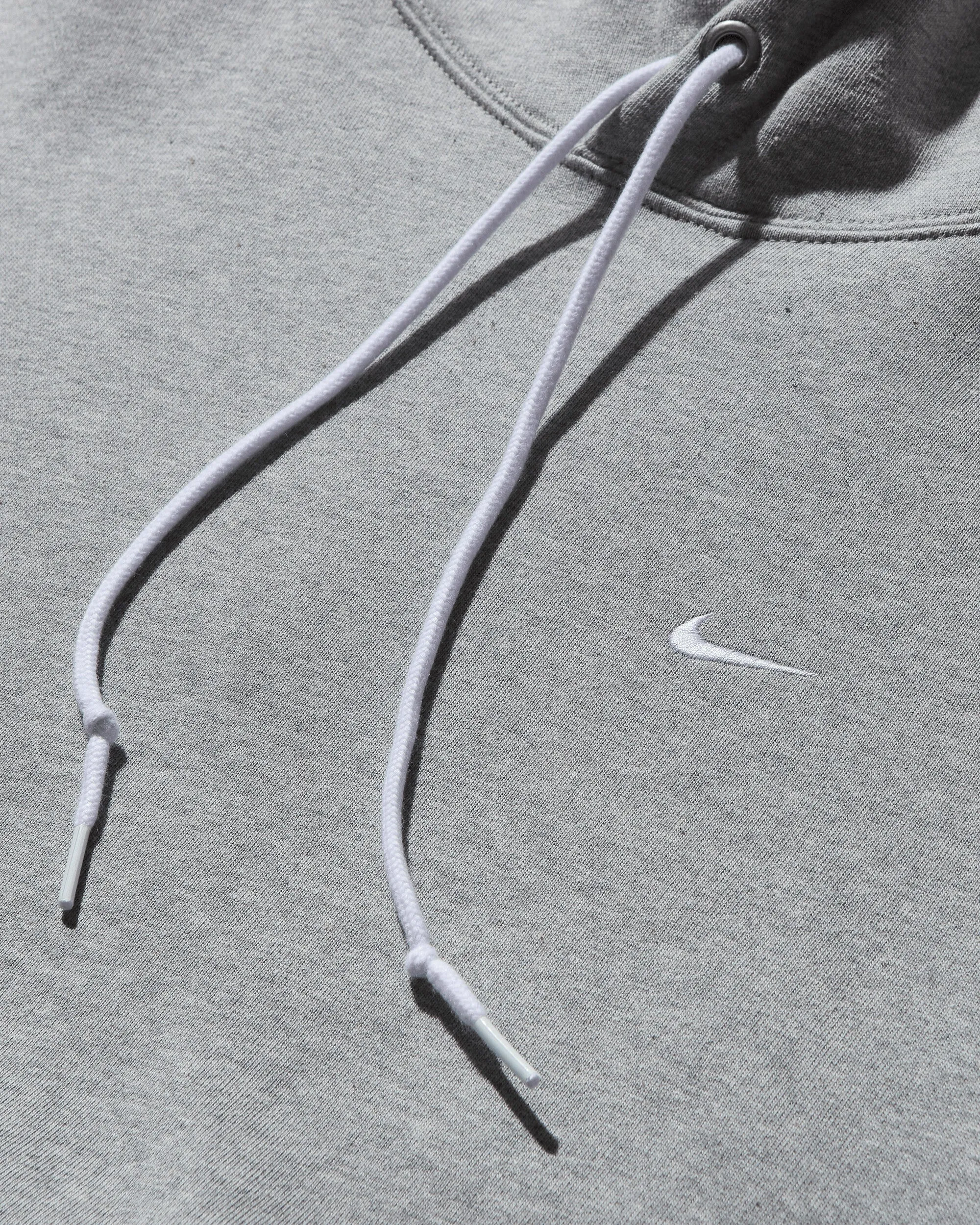 Pull à capuche Swoosh pour homme en gris foncé chiné