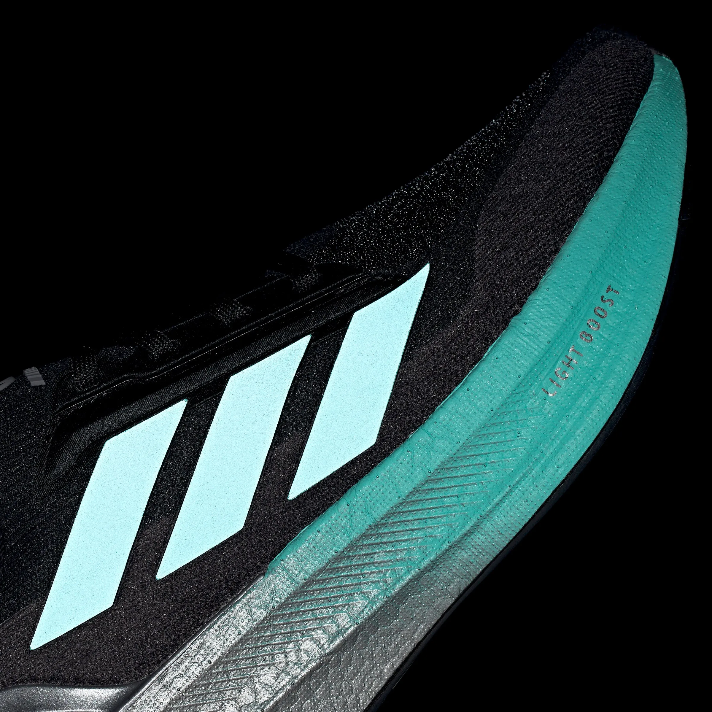   Mercedes AMG Petronas F1 Team Ultraboost 5X 'Noir de Base Semi Mint Rush'