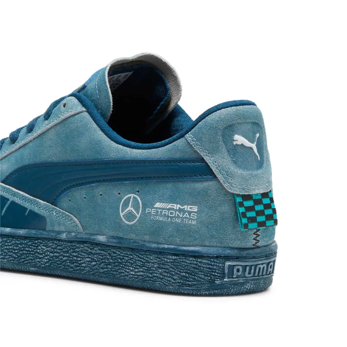   Mercedes AMG Petronas Suède 'Bleu'