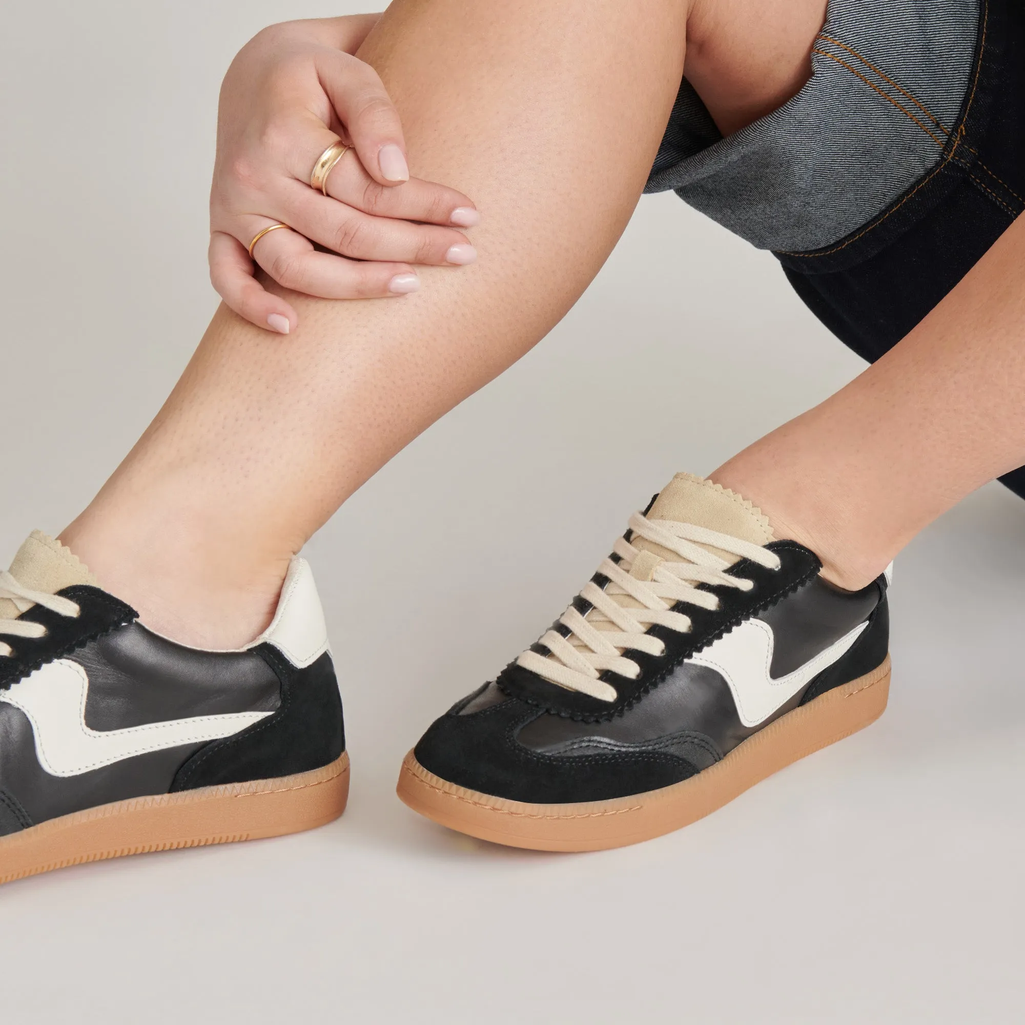 SNEAKERS NOTICE EN DAIM NOIR
