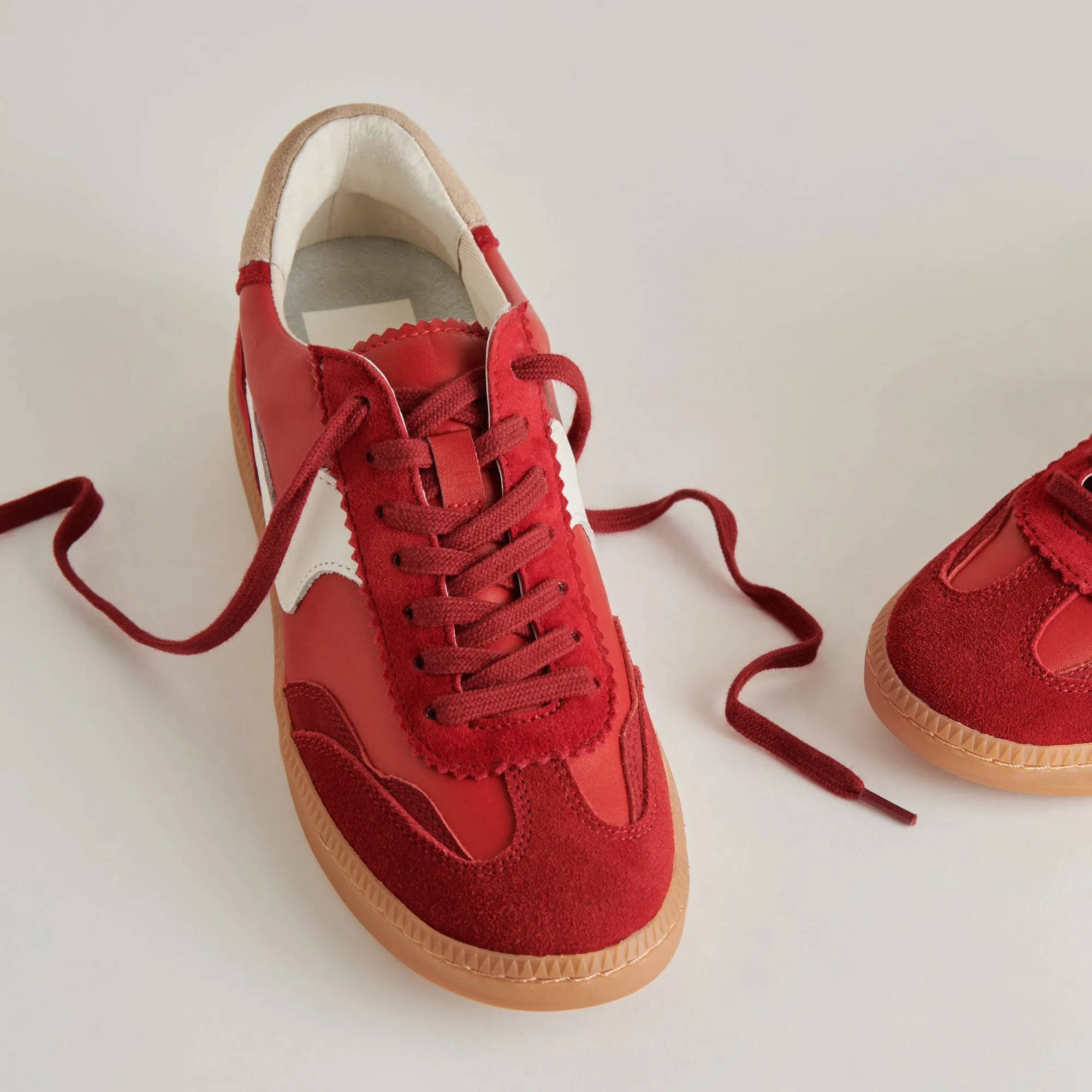 NOTICE SNEAKERS CUIR SUÉDÉ CRIMSON