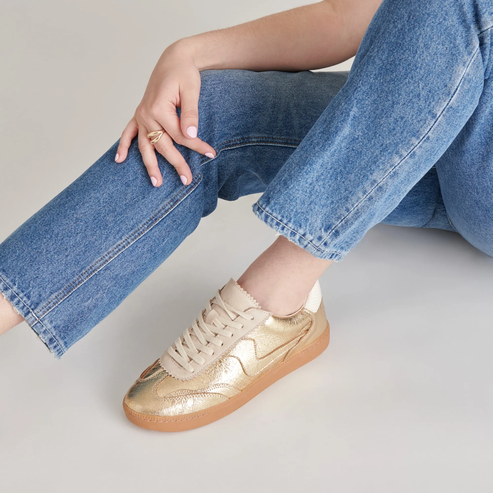 SNEAKERS NOTICE EN CUIR VIEILLI OR
