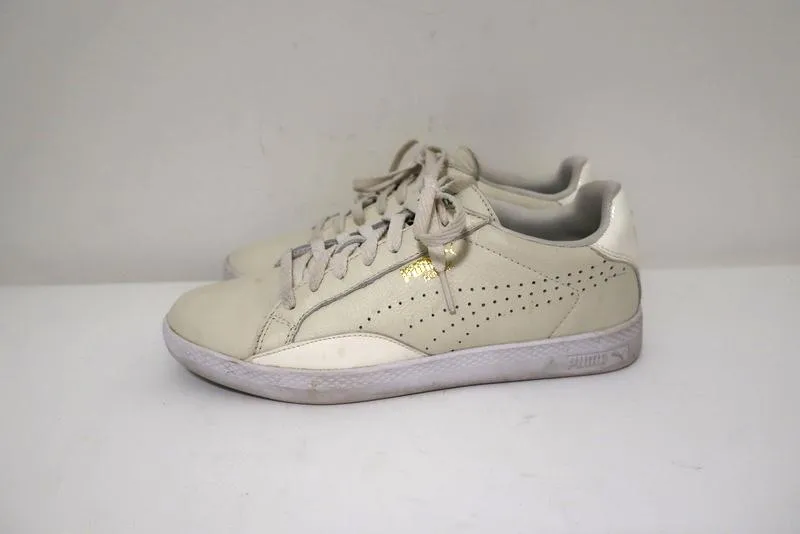 Puma Match Lo Sneakers en cuir crème avec détails en vernis taille 7.5