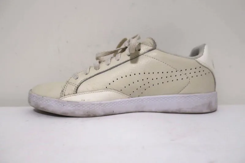 Puma Match Lo Sneakers en cuir crème avec détails en vernis taille 7.5