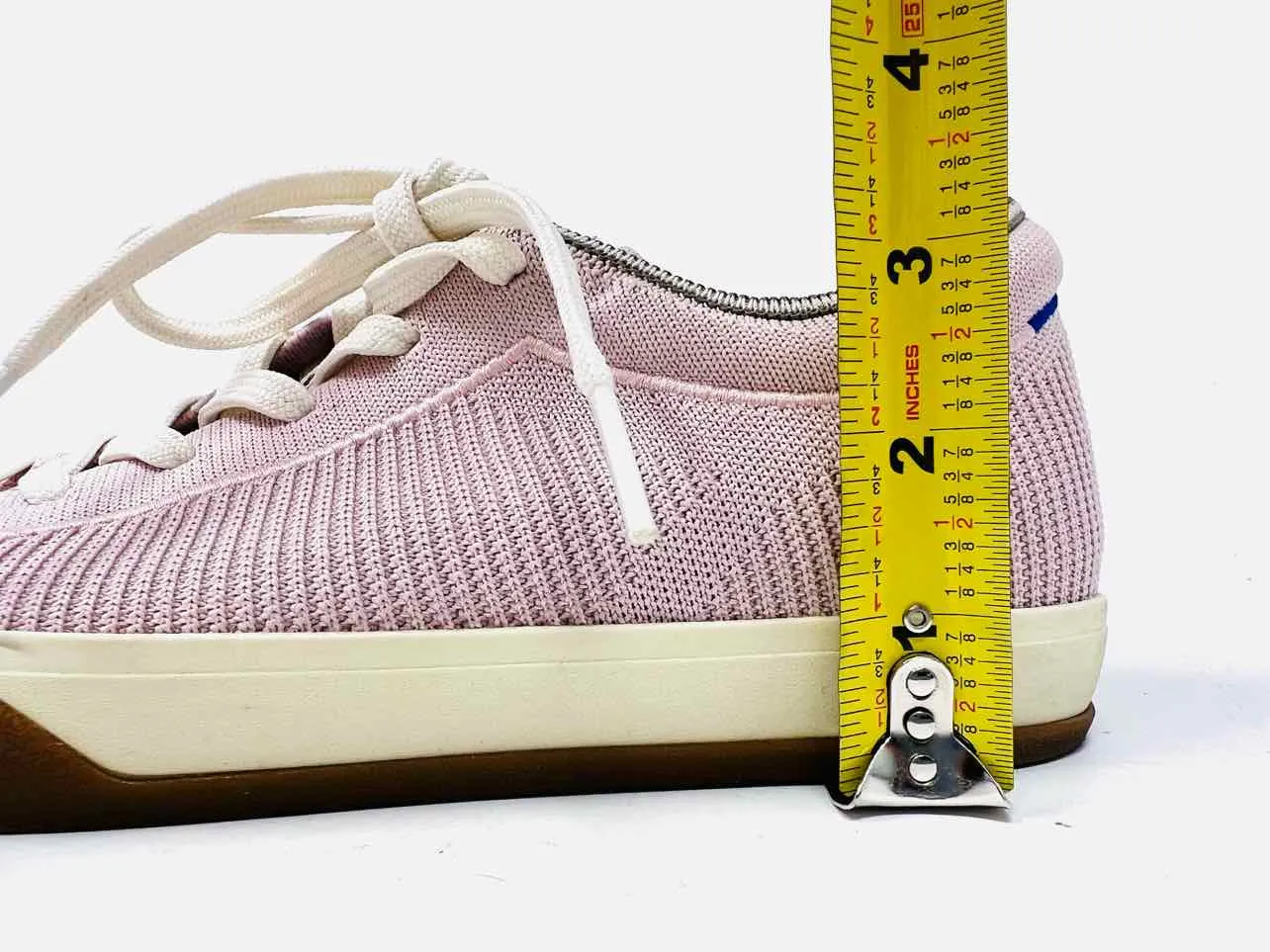 Chaussures de sport tricotées Rothy's taille 8 avec lacets blush/blanc