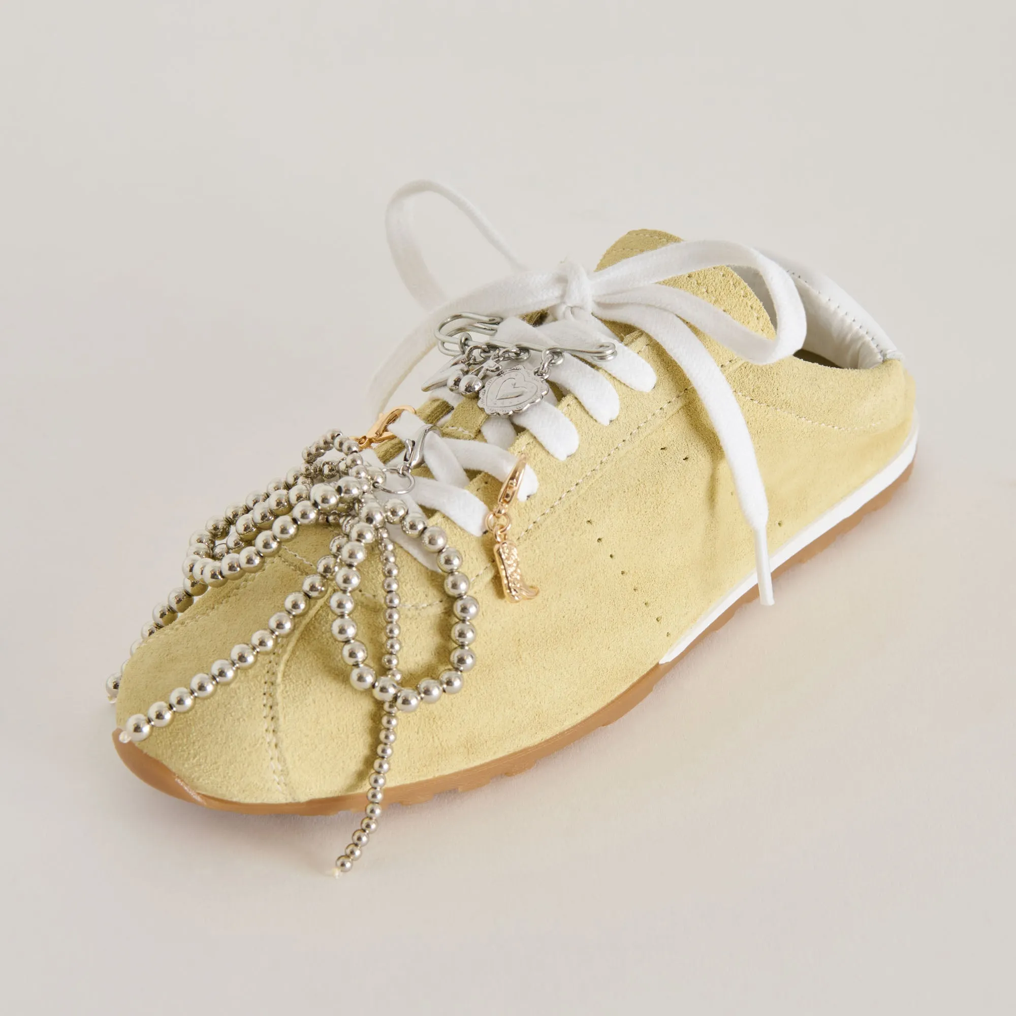 SERINA SNEAKERS SUÈDE JAUNE   LOT CHARM PIN
