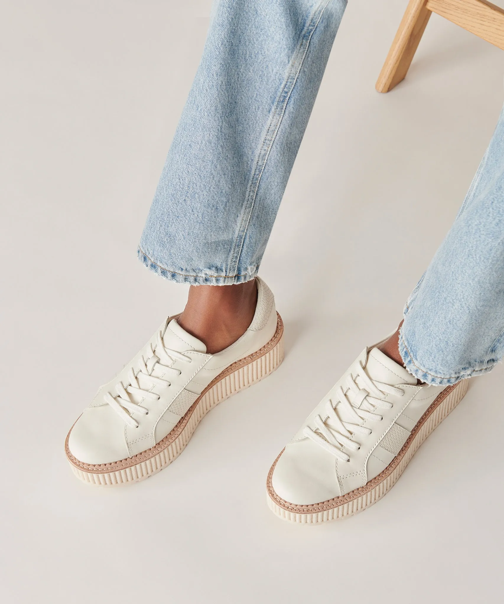 BASKETS TIGER EN CUIR BLANC