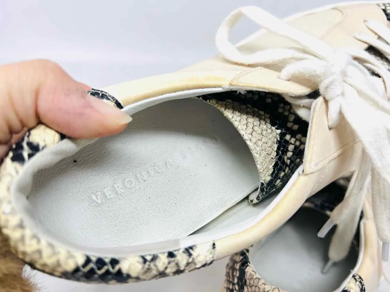 Veronica Beard Taille 10 Chaussures Sneakers Beige/Noir à motifs reptile TEL QUEL