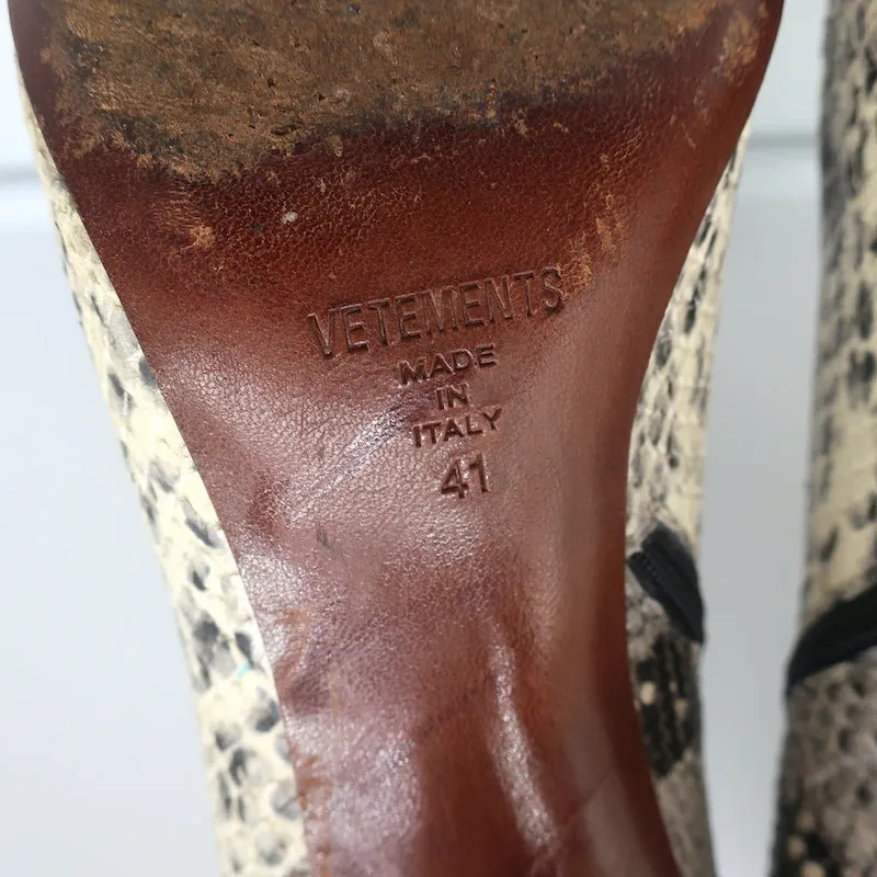 Bottes cheville Vetements Demna Gvasalia plus claires en peau de serpent gris taille 41