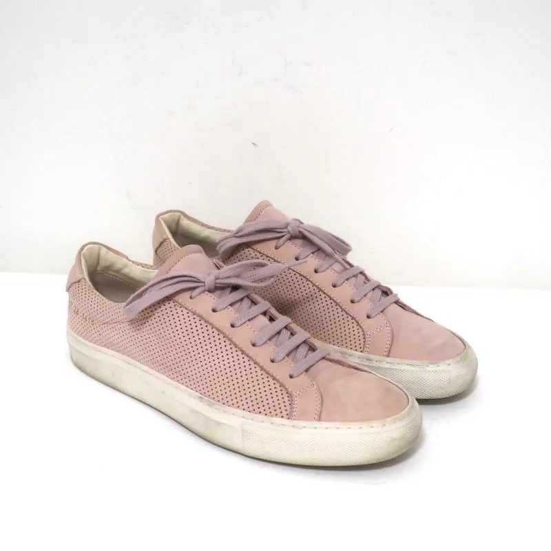 Baskets basses Achilles pour femme par Common Projects en daim perforé rose taille 38