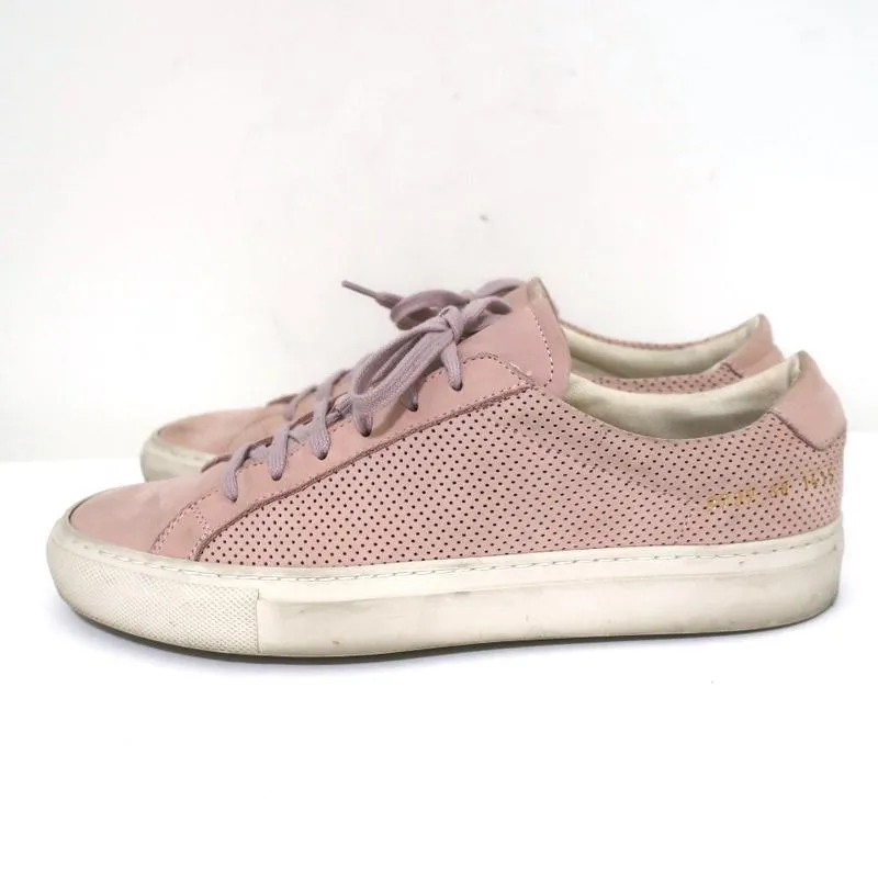 Baskets basses Achilles pour femme par Common Projects en daim perforé rose taille 38