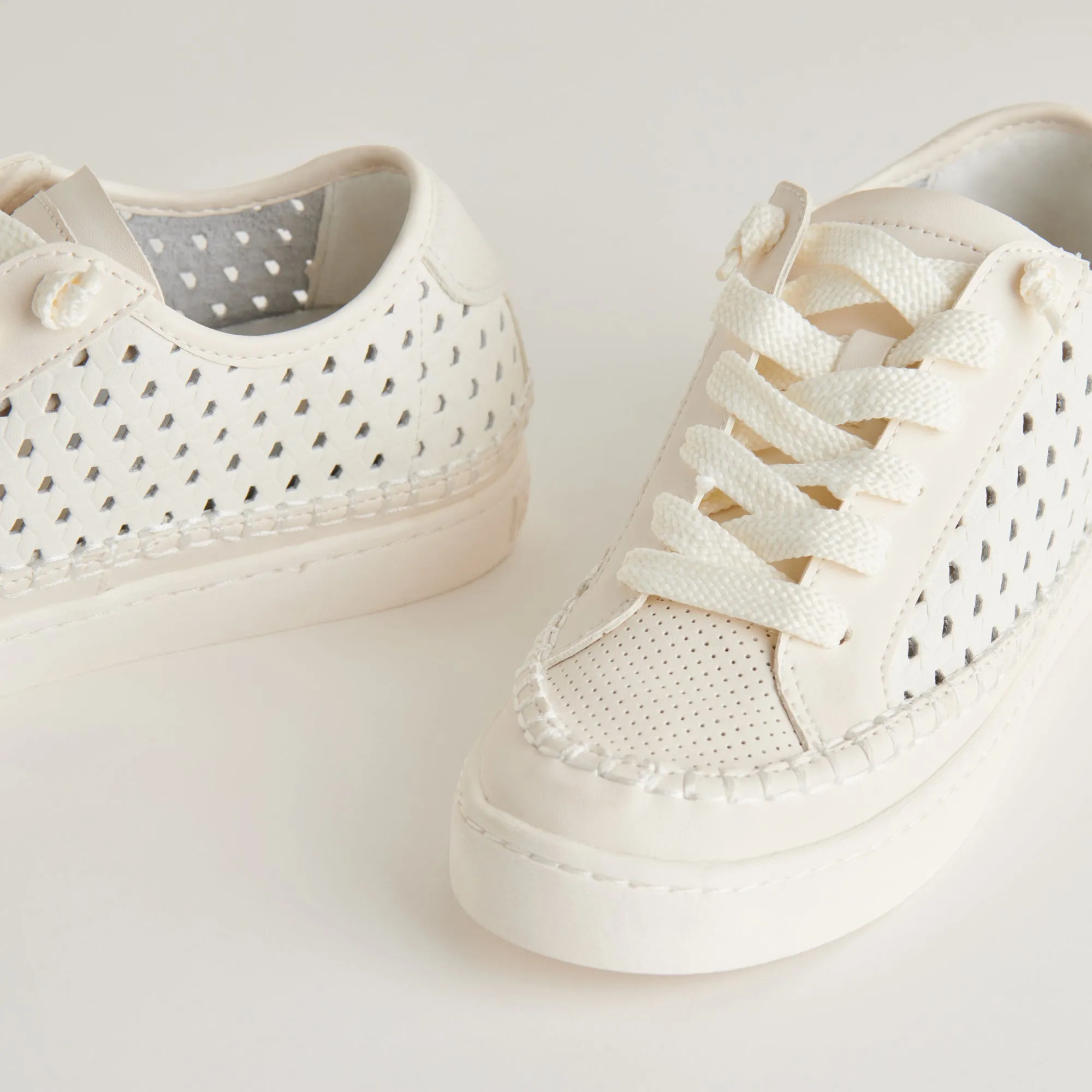 ZOLEN SNEAKERS BLANC EN CUIR PERFORÉ